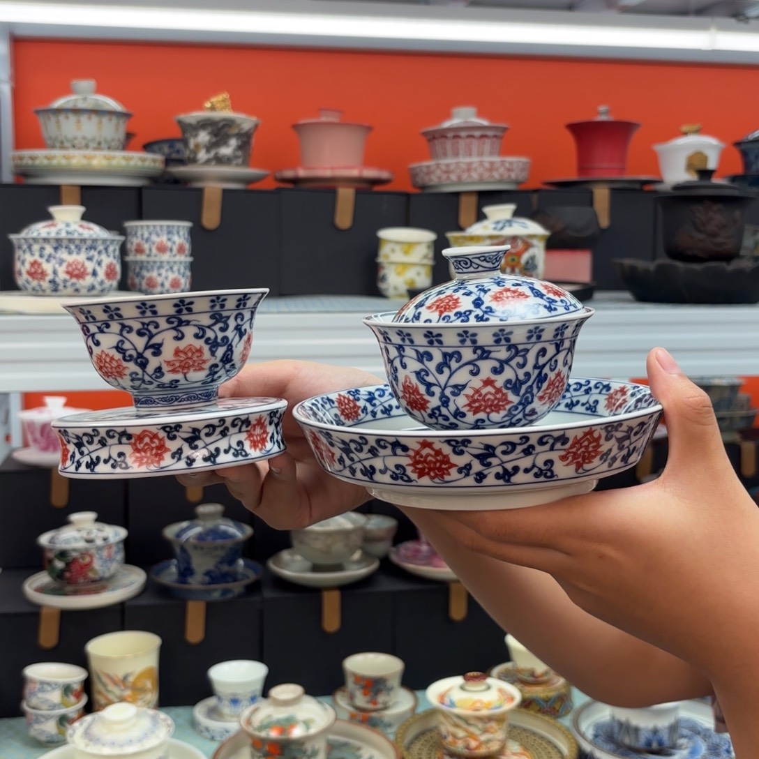 茶具是指由两块金属做成