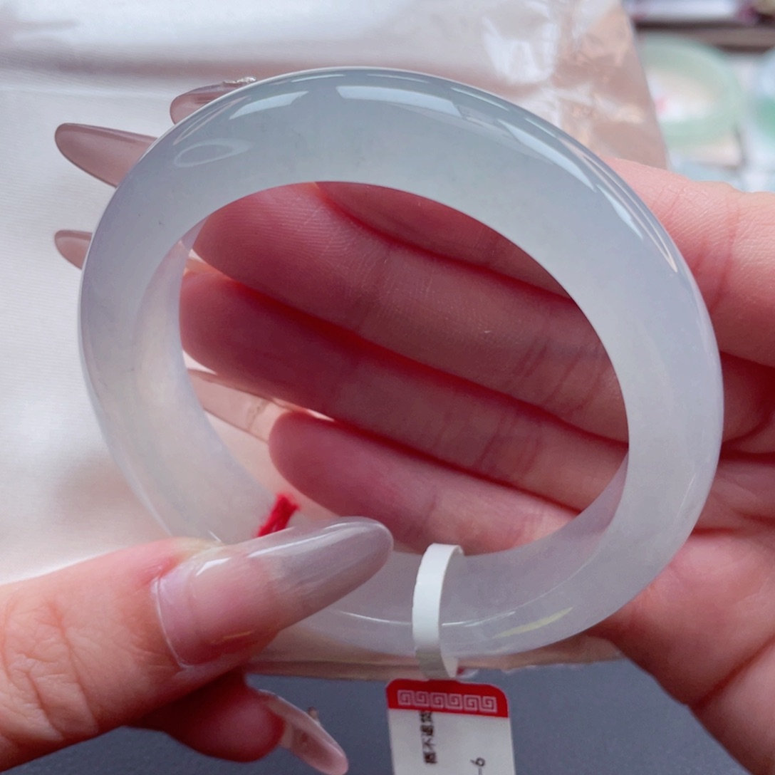 翡翠手镯未镶嵌52.4白冰泛淡绿 简单又不失单调 20