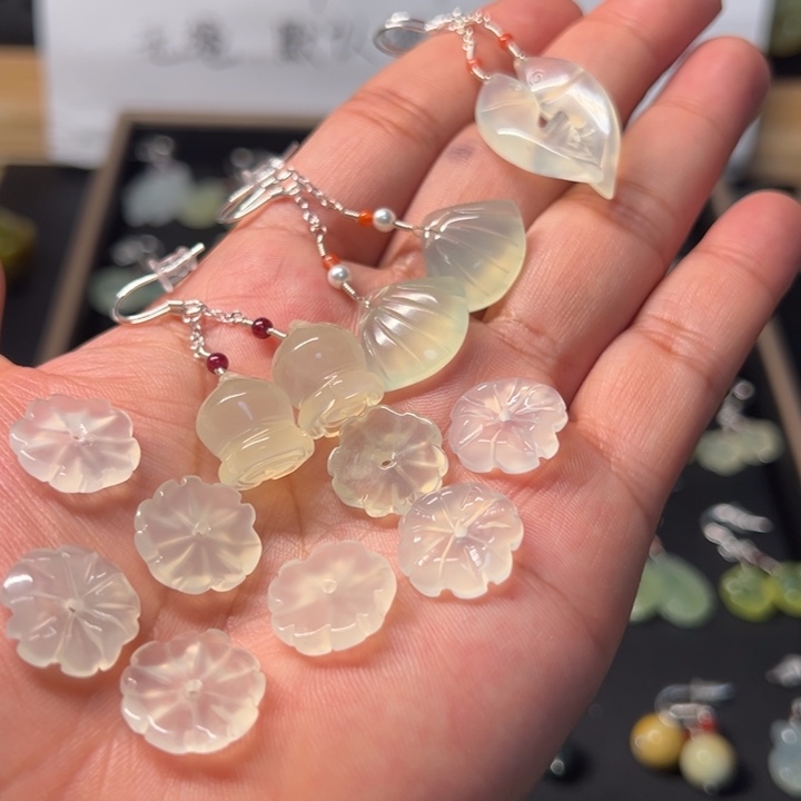 彬***岫玉银S925镶嵌耳钉