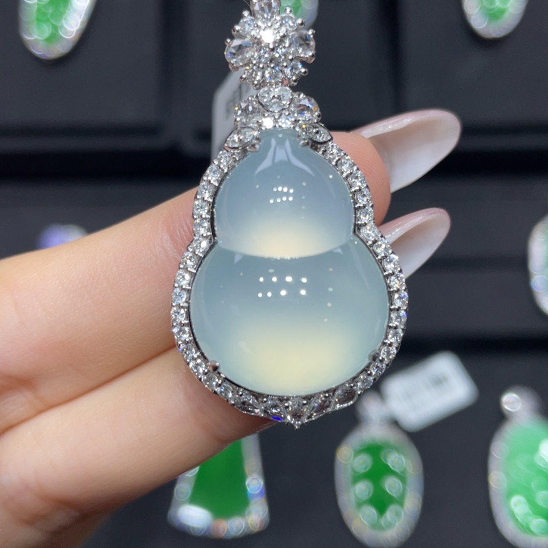 翡翠颈饰18K金镶嵌天然缅甸翡翠a货