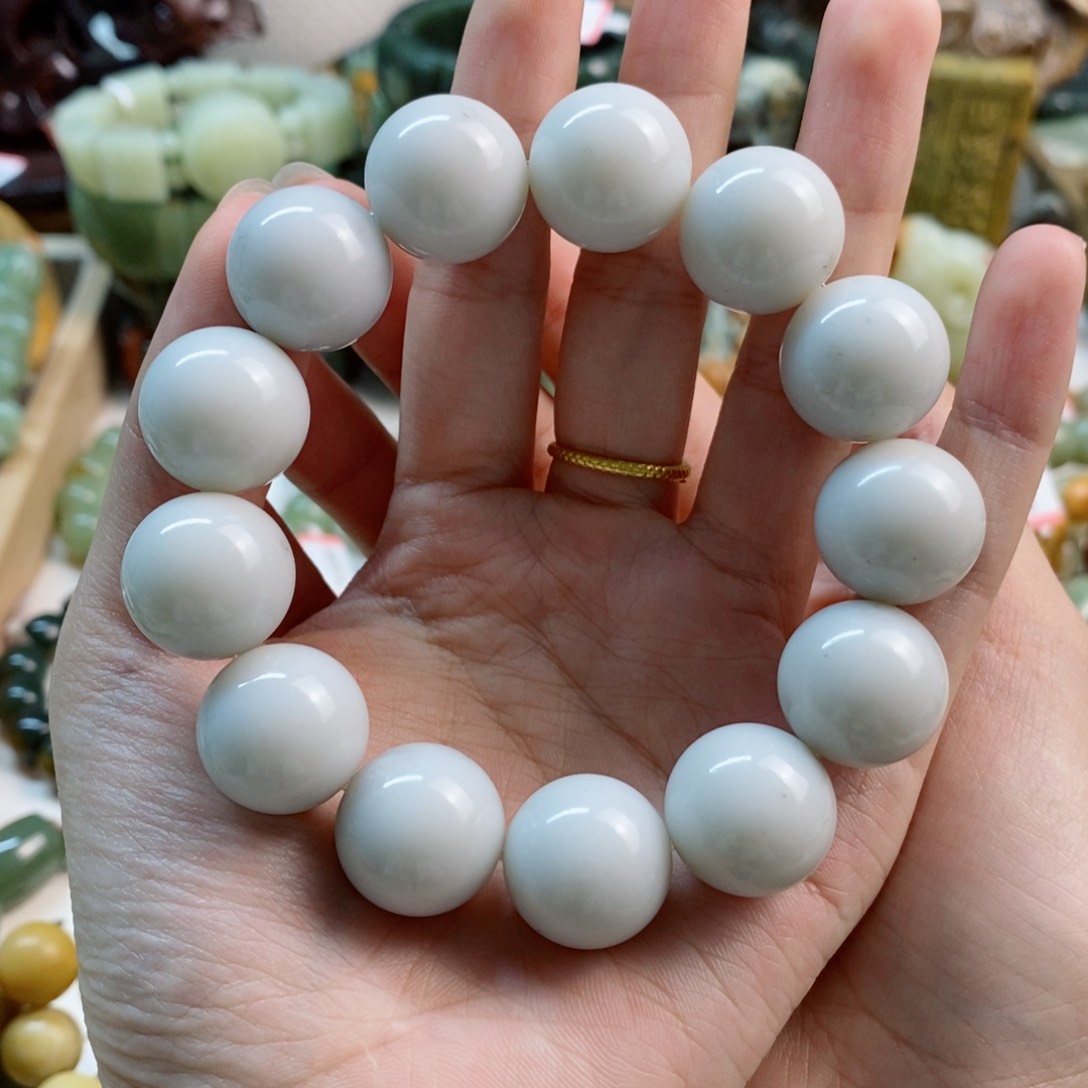 透闪石质玉手串未镶嵌