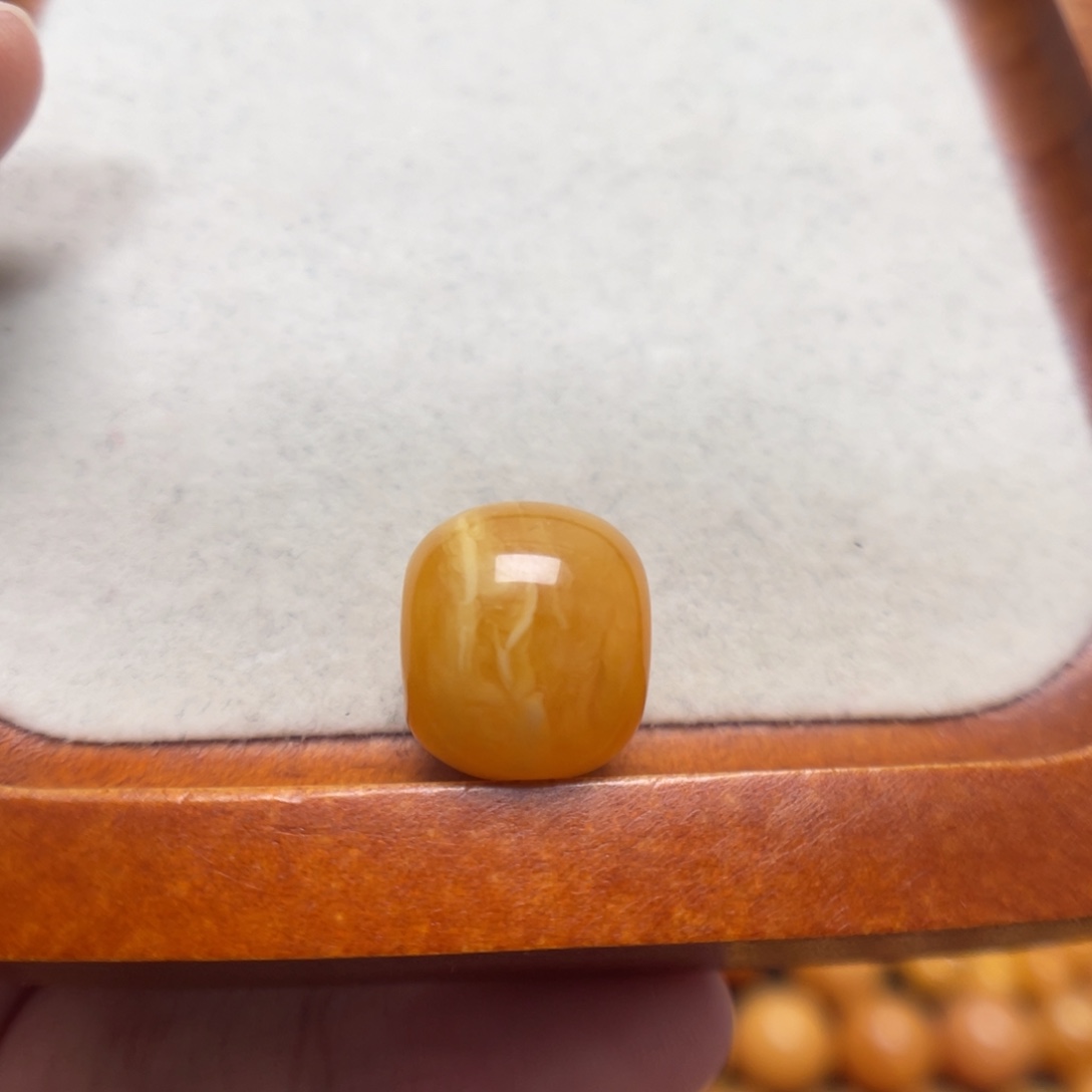 与***行蜜蜡未镶嵌裸石蜜蜡