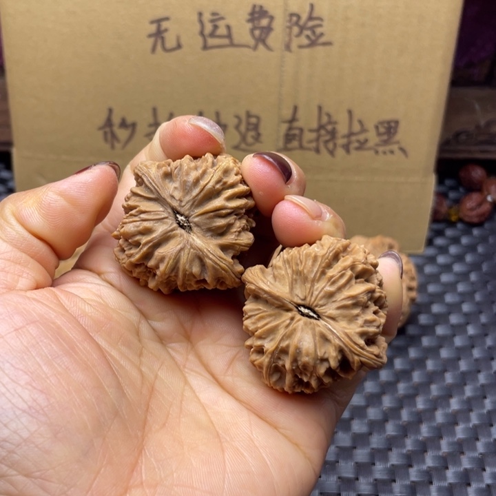 桔****文玩核桃吊坠南疆