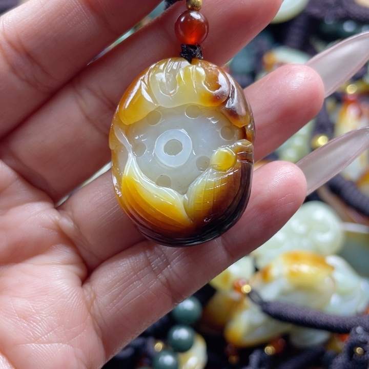 和田玉颈饰未镶嵌