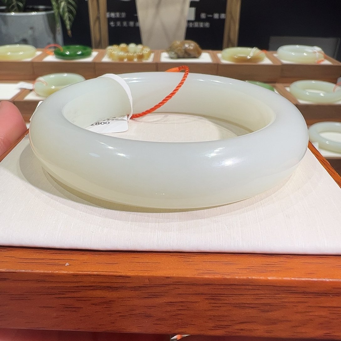 和田玉手镯未镶嵌小*