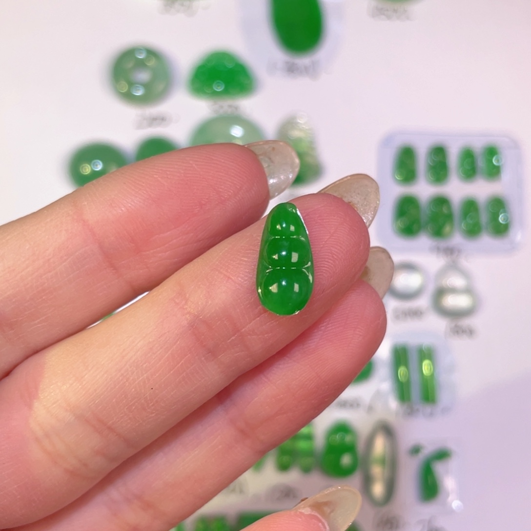 翡翠未镶嵌颈饰裸石