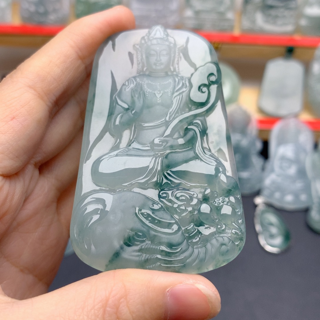 拥***来翡翠未镶嵌颈饰普贤