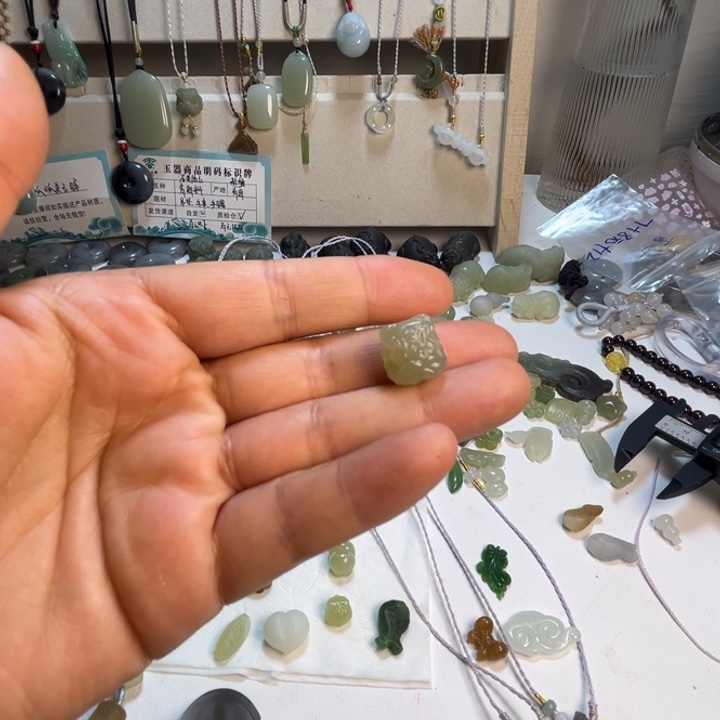 和田玉未镶嵌颈饰