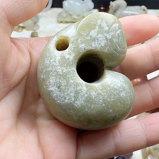 和田玉（糖玉）车挂未镶嵌清**然