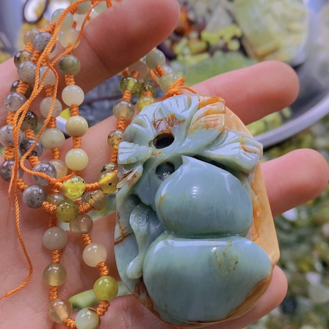 蛇纹石玉吊坠未镶嵌