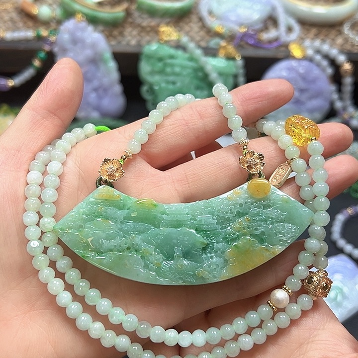 翡翠颈饰未镶嵌吊坠