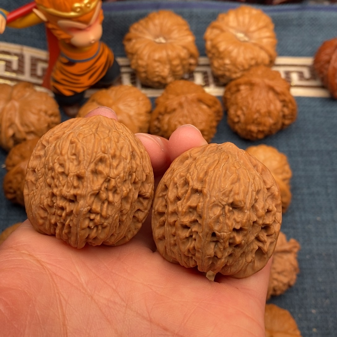 文玩核桃把件38全品毕业绣球