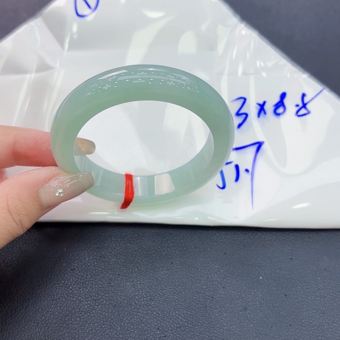 翡翠手镯未镶嵌手镯