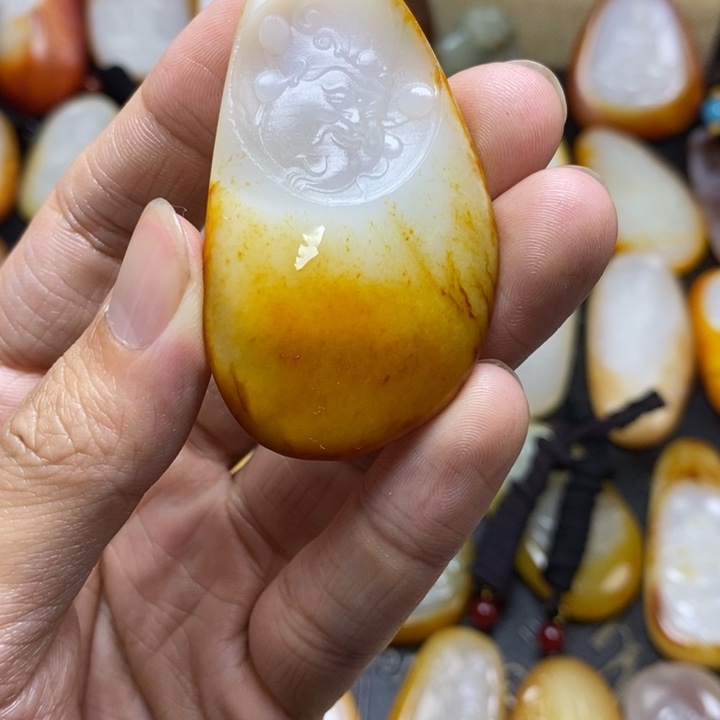 和田玉未镶嵌颈饰