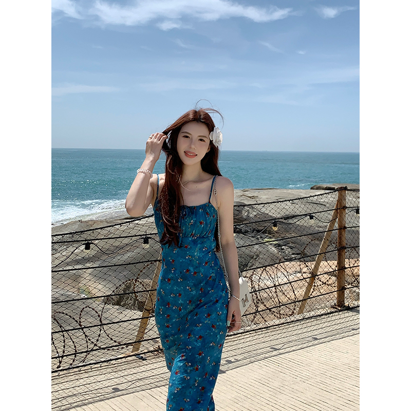 【莫奈花园现货】甜辣多多2025夏季新款方领吊带（肩带可调节）连衣裙