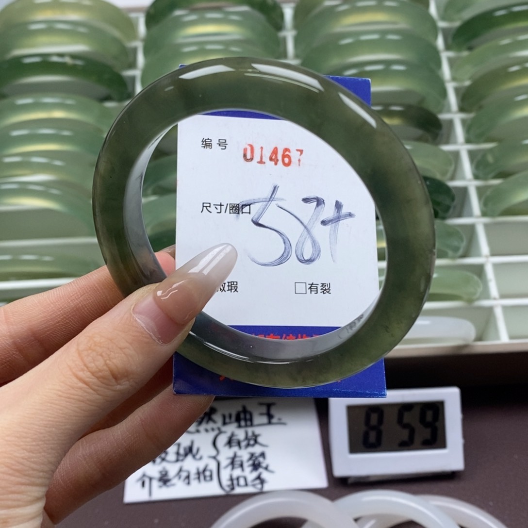 蛇纹石玉手镯未镶嵌