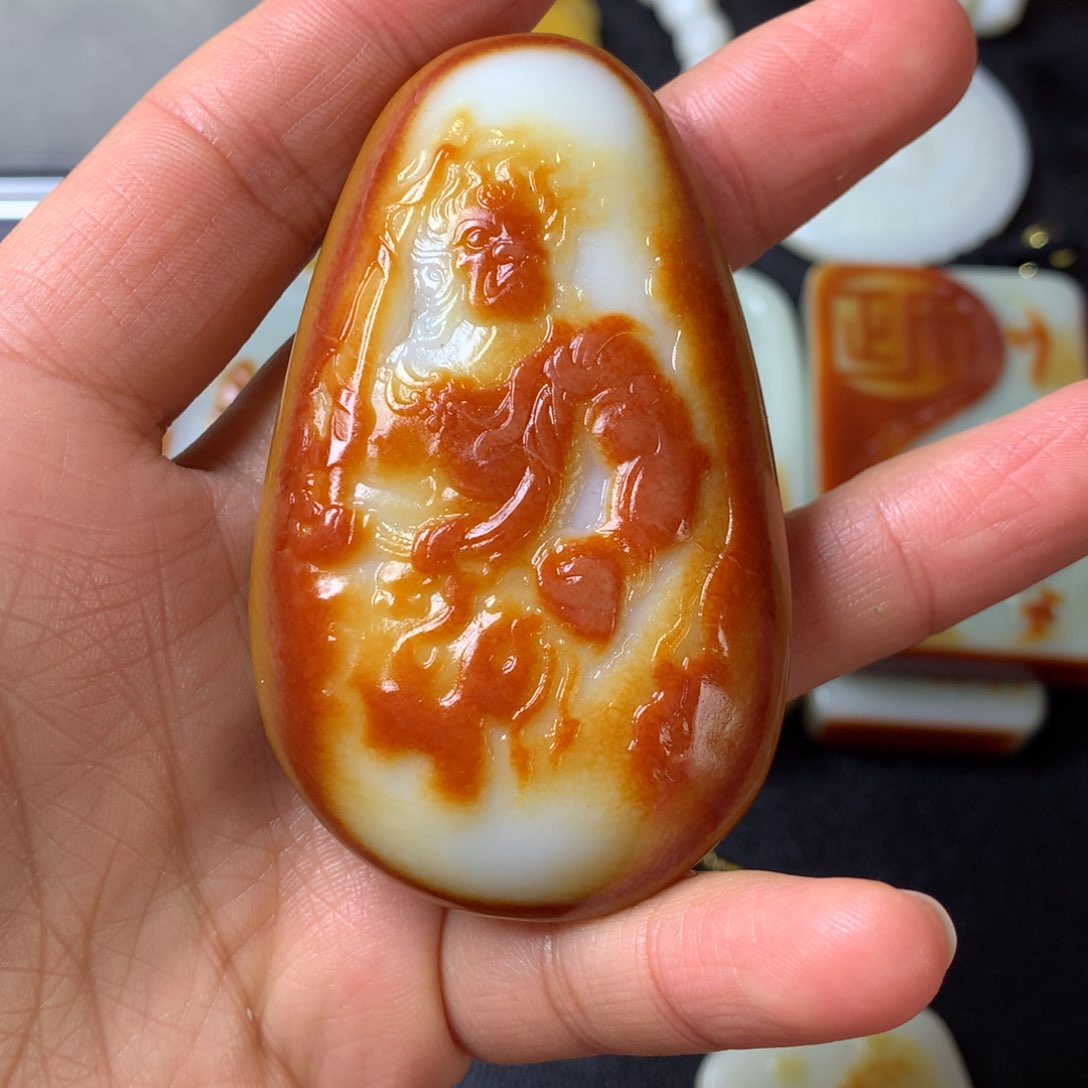 和田玉颈饰未镶嵌阿***家