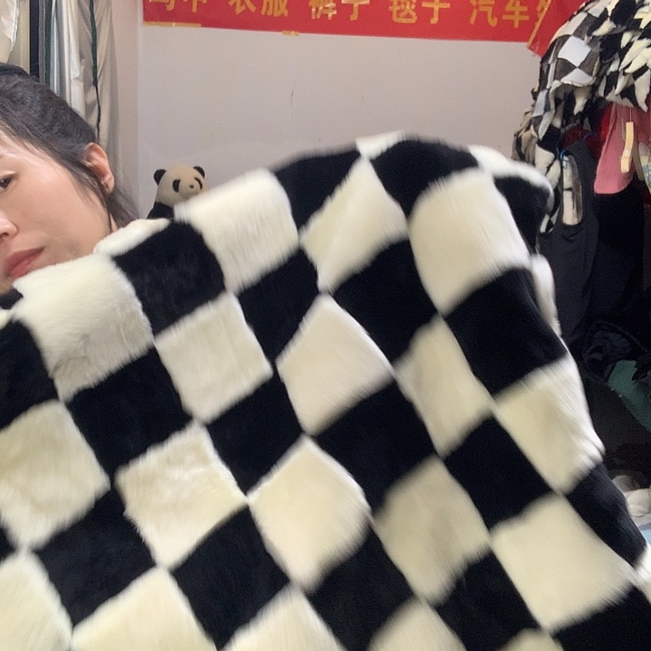 明***天羊毛羊皮毛一体黑白棋盘格80乘2米毯子一个