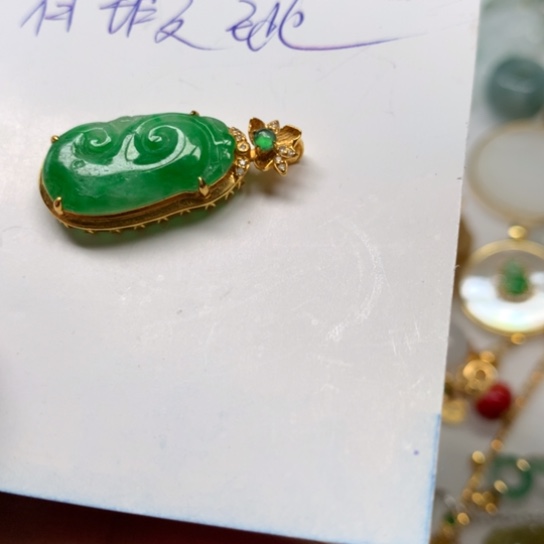 翡翠颈饰未镶嵌翡翠