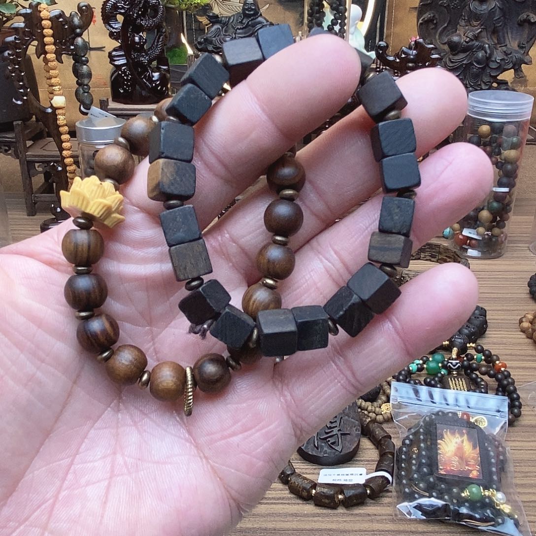 滴血莲花菩提手串