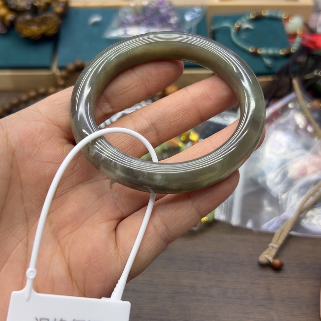 和田玉未镶嵌手镯56.3圈围093瑕