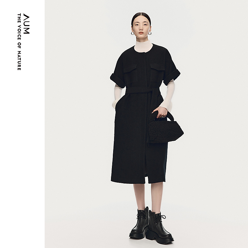 AUM噢姆25年冬季气质款时髦温柔纯黑连衣裙MCFZ40454