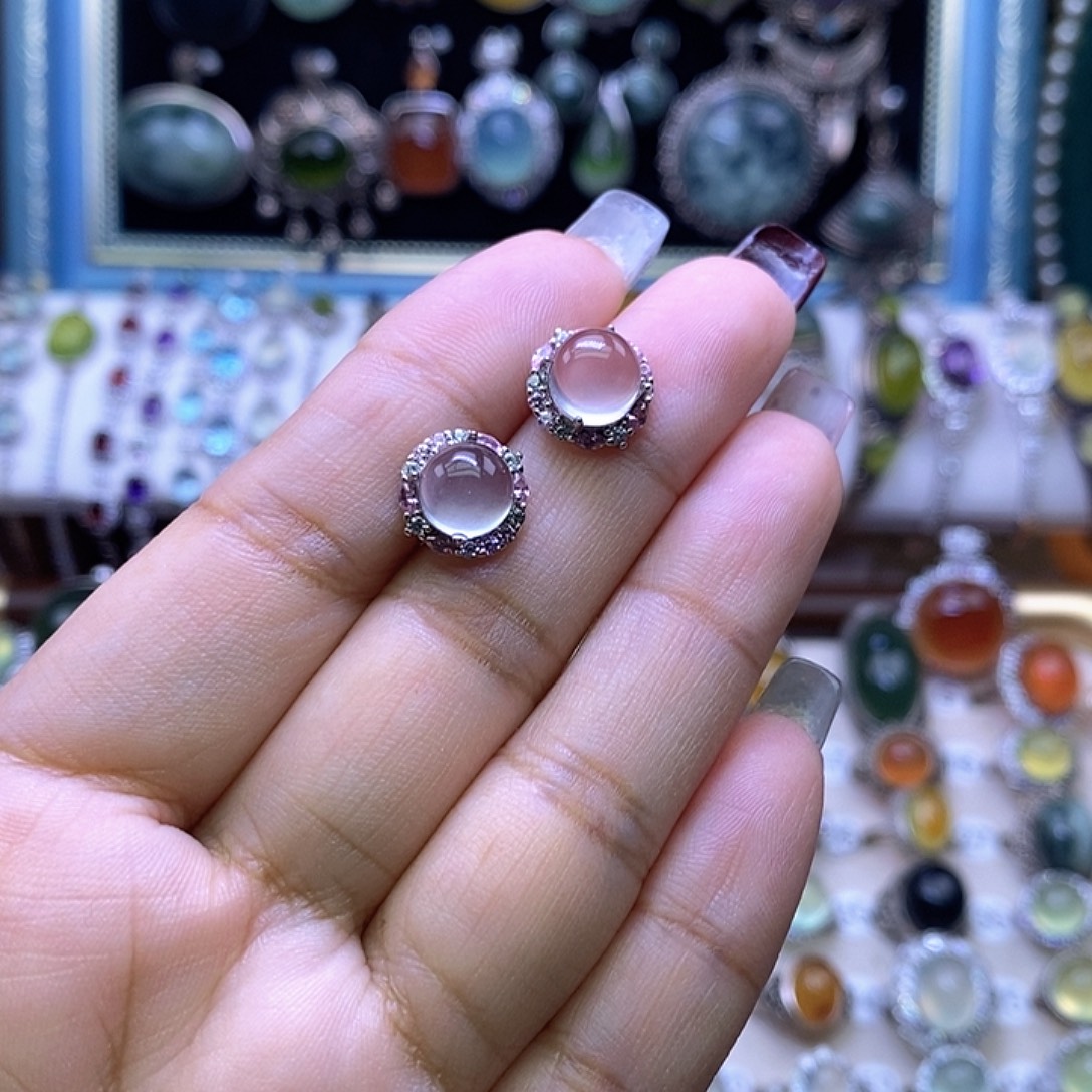 你***块银S925镶嵌芙蓉石耳钉