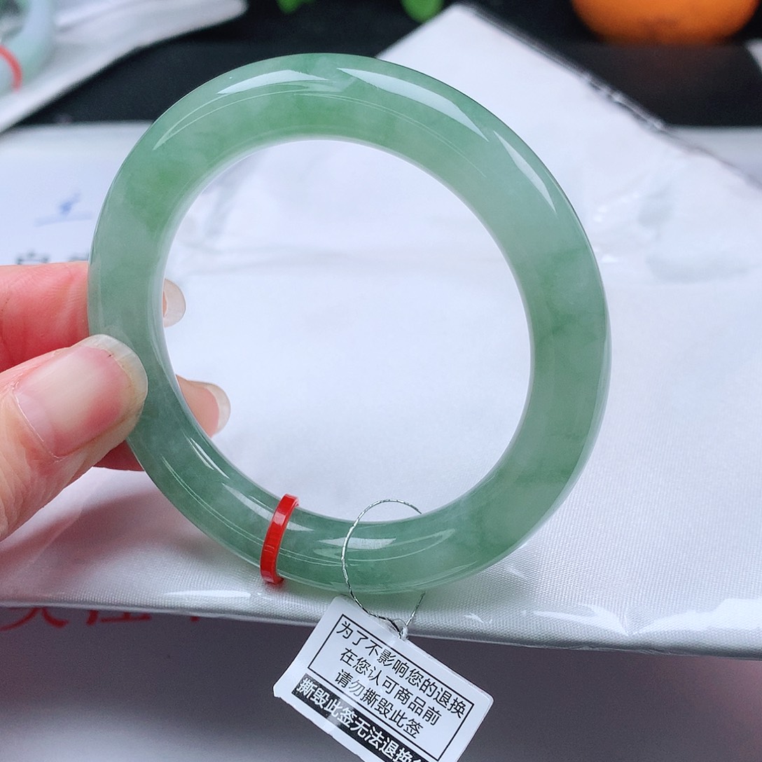 翡翠手镯未镶嵌51圈