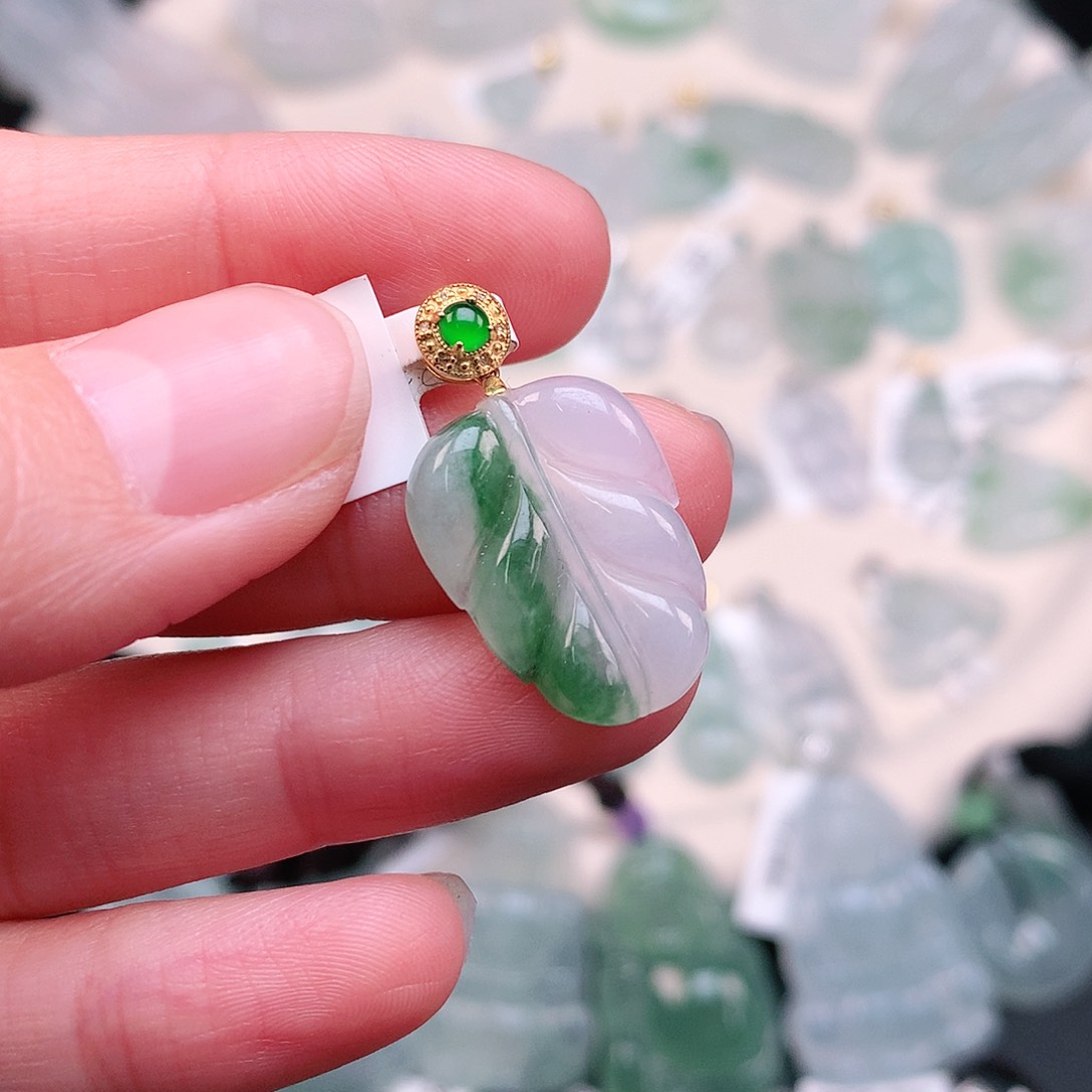 翡翠颈饰18K金镶嵌飘花叶