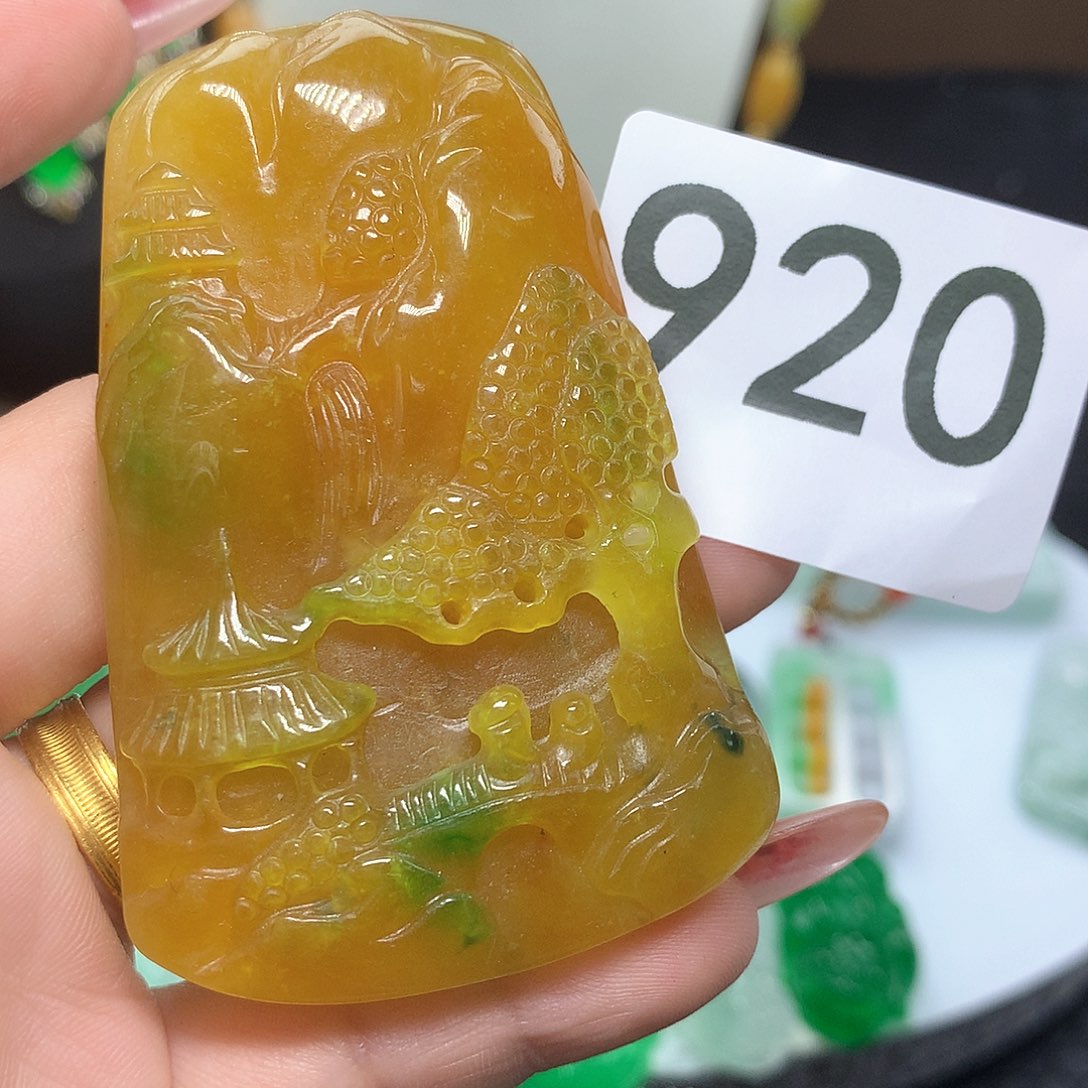 翡翠吊坠(赠链)未镶嵌