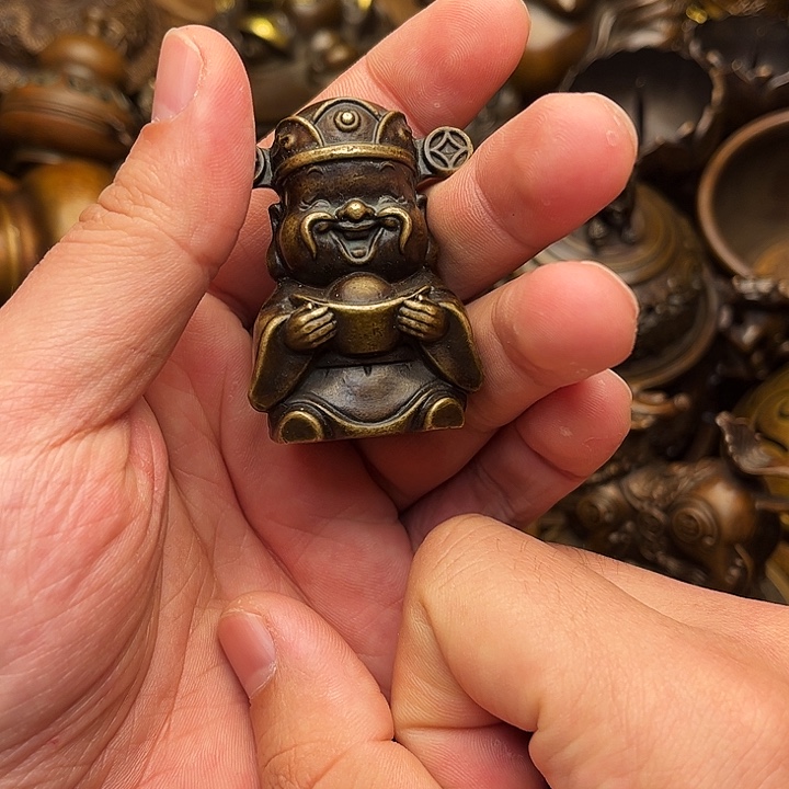 精美铜器做工精湛 