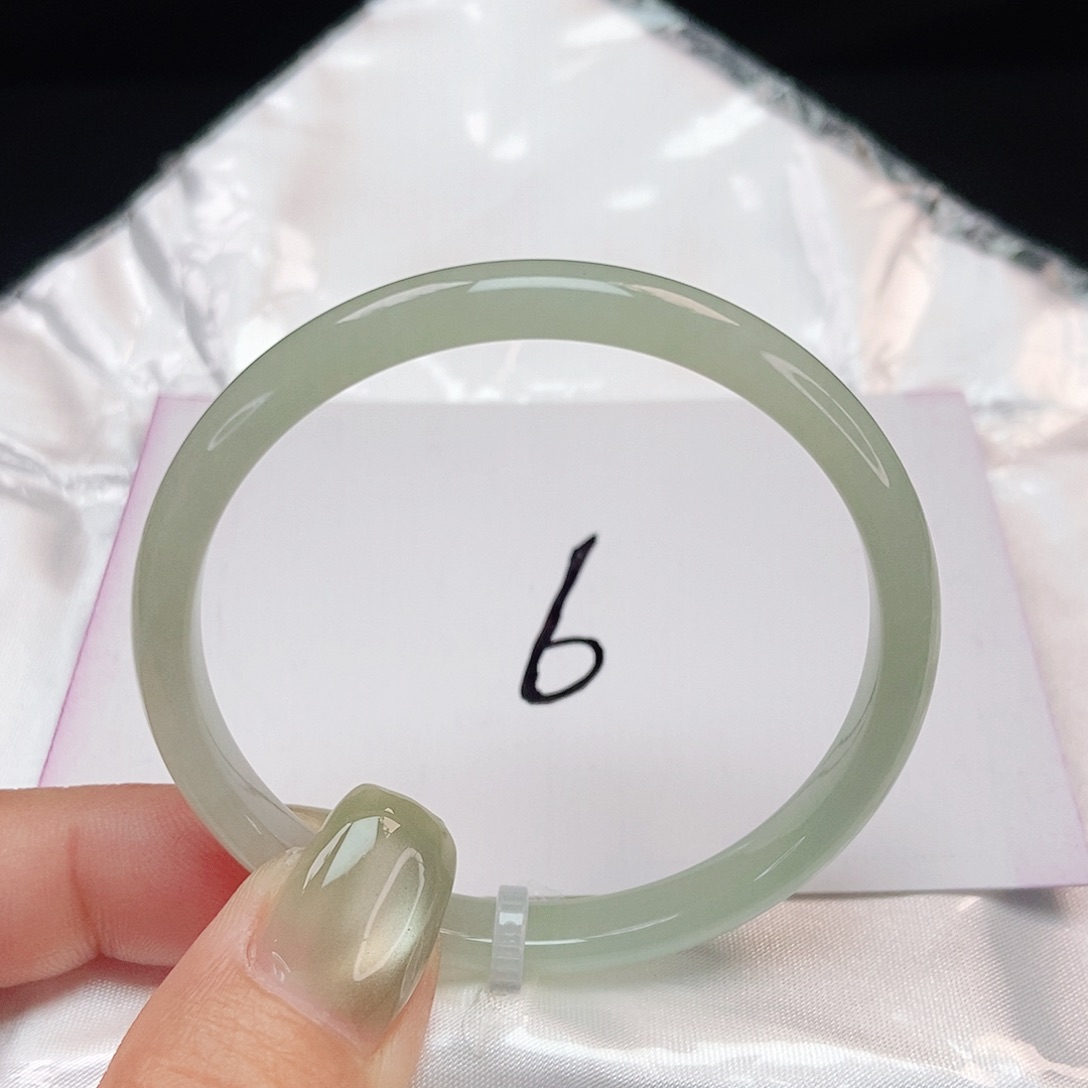 翡翠手镯未镶嵌江*亮 正圈49