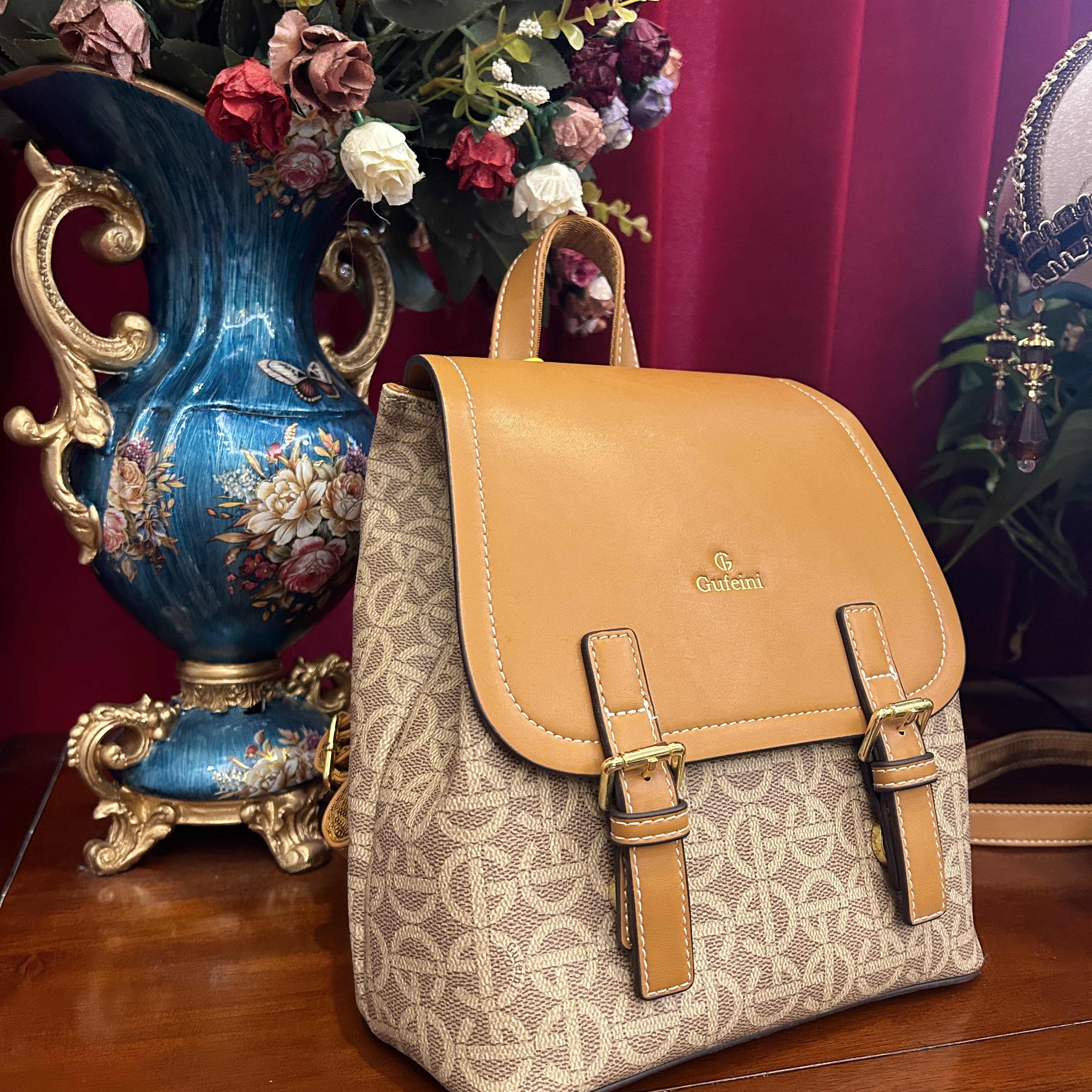 时尚百搭经典拼色双肩包