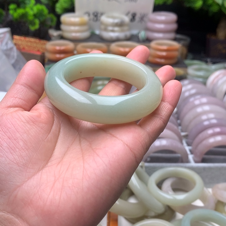 石英质玉（佘太翠）未镶嵌手镯52