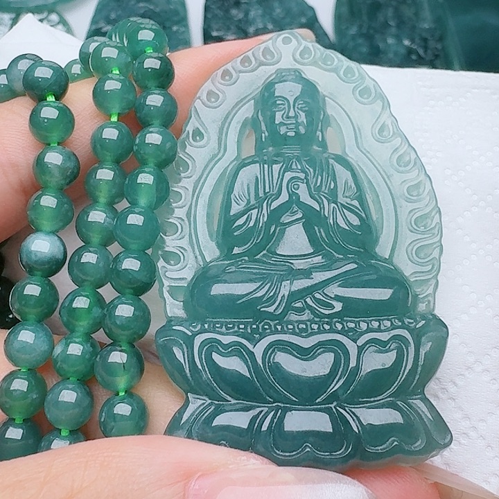 翡翠未镶嵌颈饰多样性发其一
