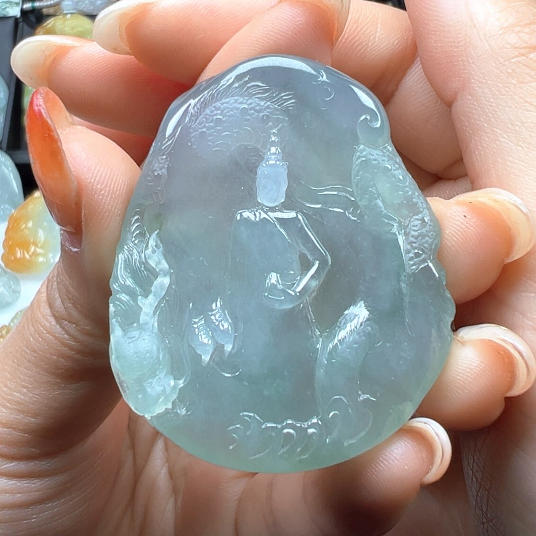 翡翠颈饰未镶嵌神龙护主