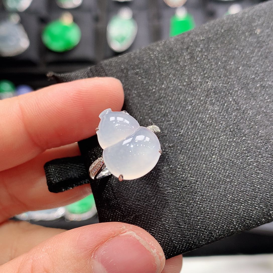 翡翠戒指18K金镶嵌戒指