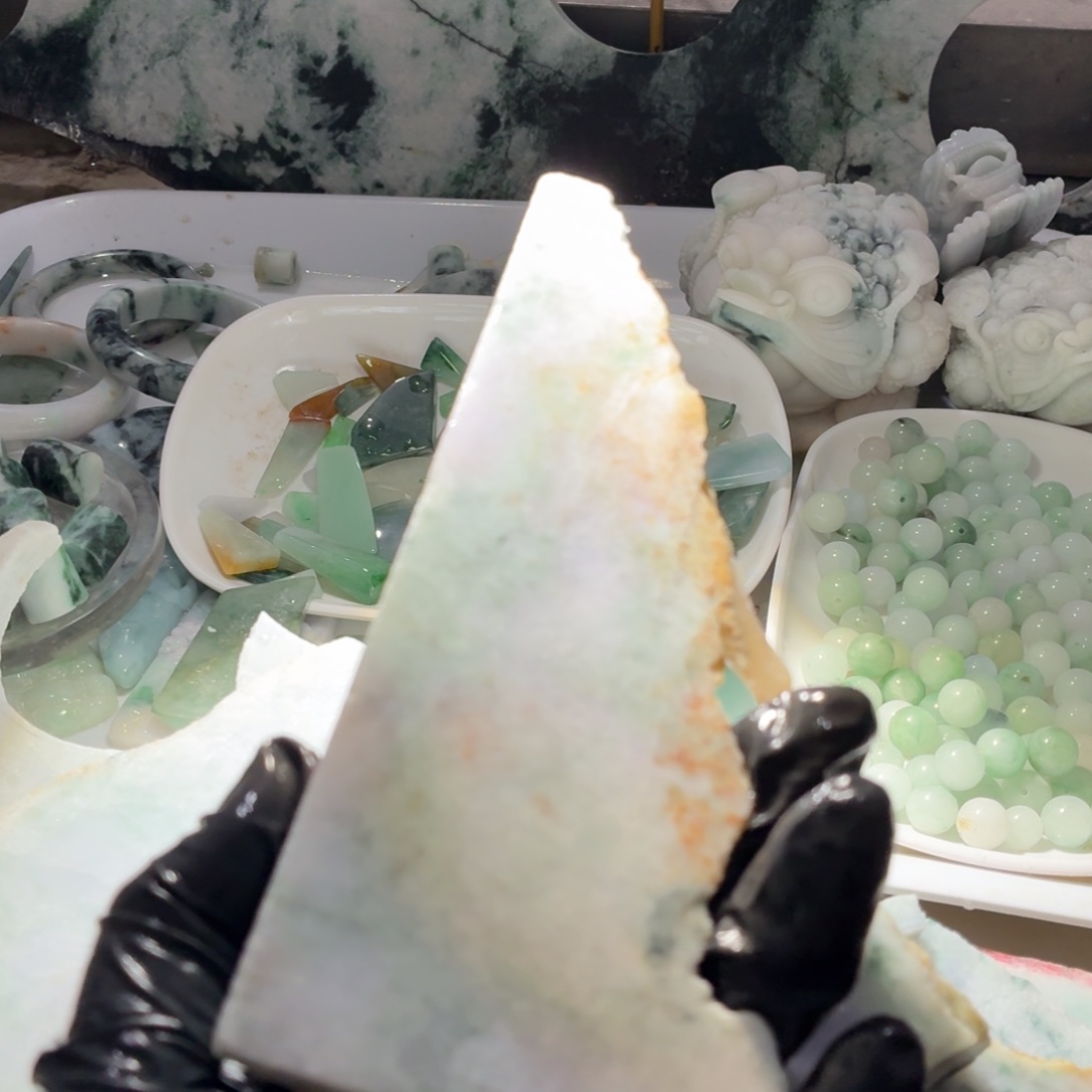 翡翠未镶嵌颈饰边角料