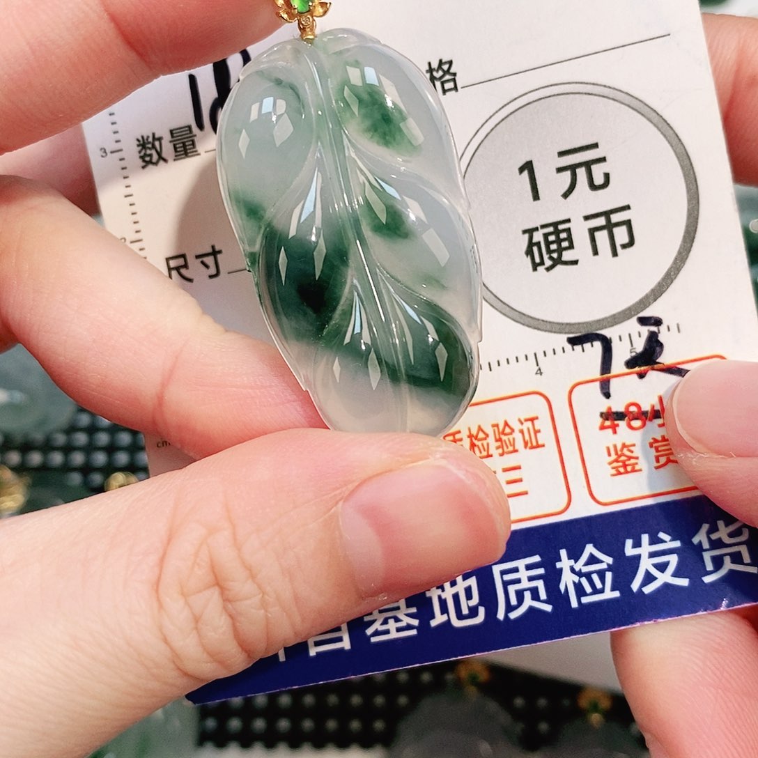 翡翠颈饰18K金镶嵌吊坠