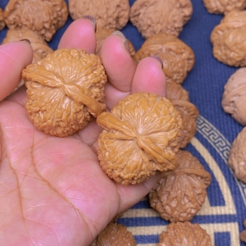 【闪购商品】文玩核桃吊坠白狮子41
