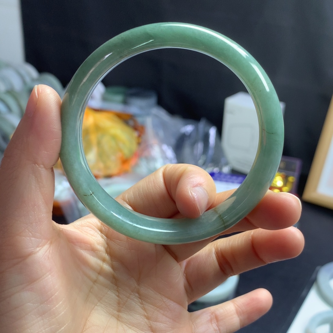 翡翠手镯未镶嵌手镯