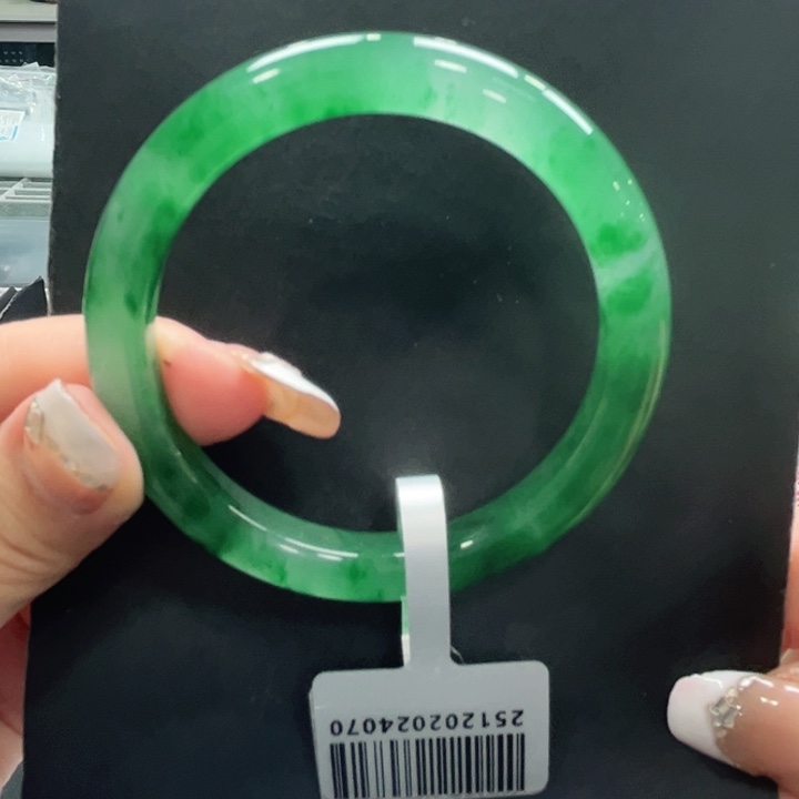 石英质玉（非洲翠）未镶嵌手镯