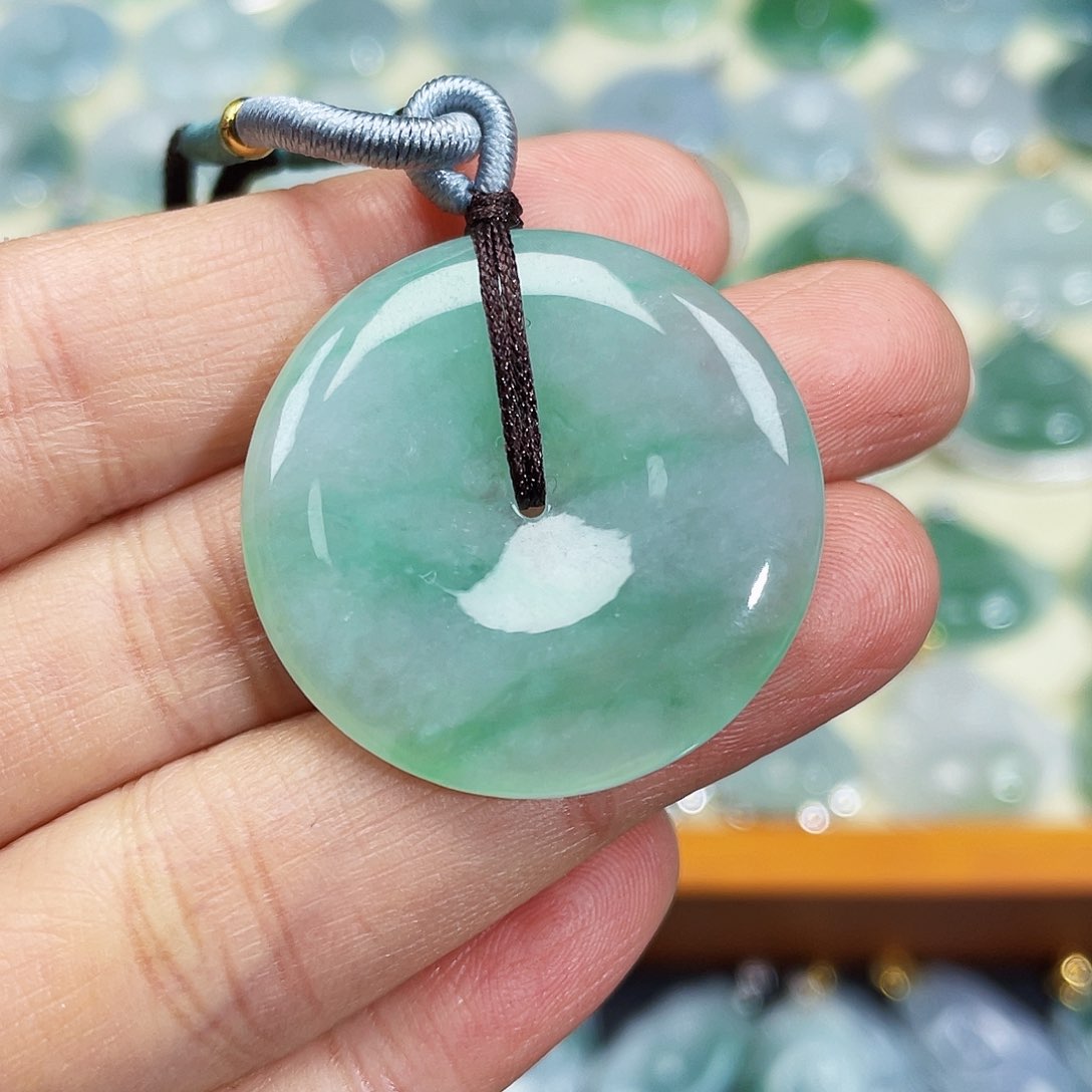 翡翠颈饰未镶嵌吊坠