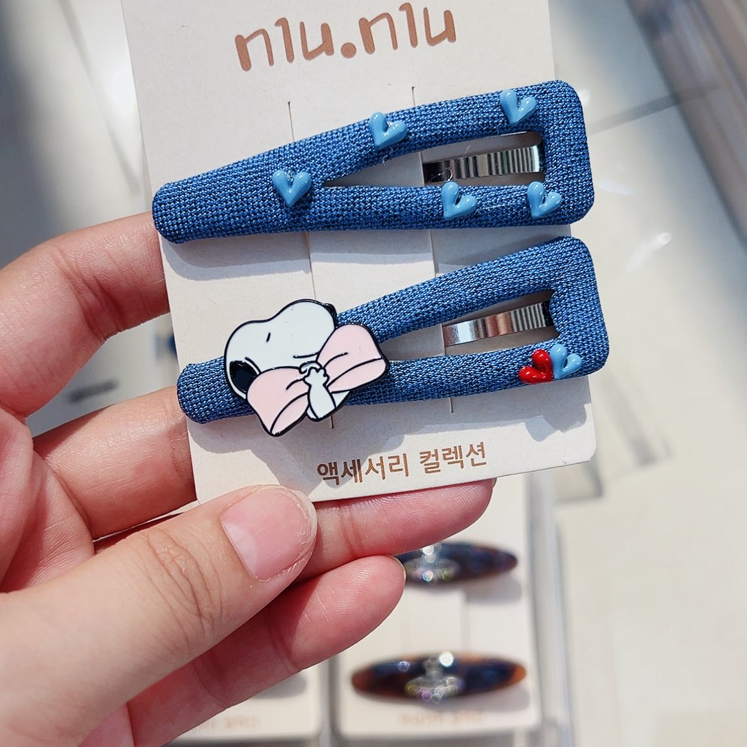 布艺非金属边夹一对粉色领结