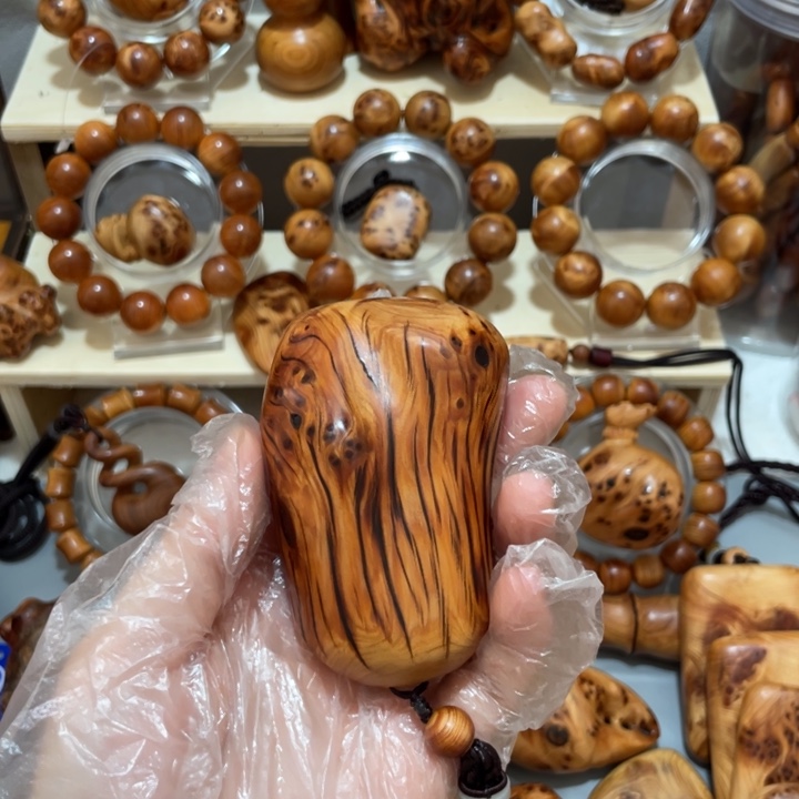 柏木太行崖柏骨料随行手把件，高密度，油性高，沉水料