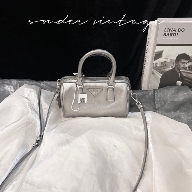 95新 Prada/普拉达 prada银色小好波士顿斜挎包