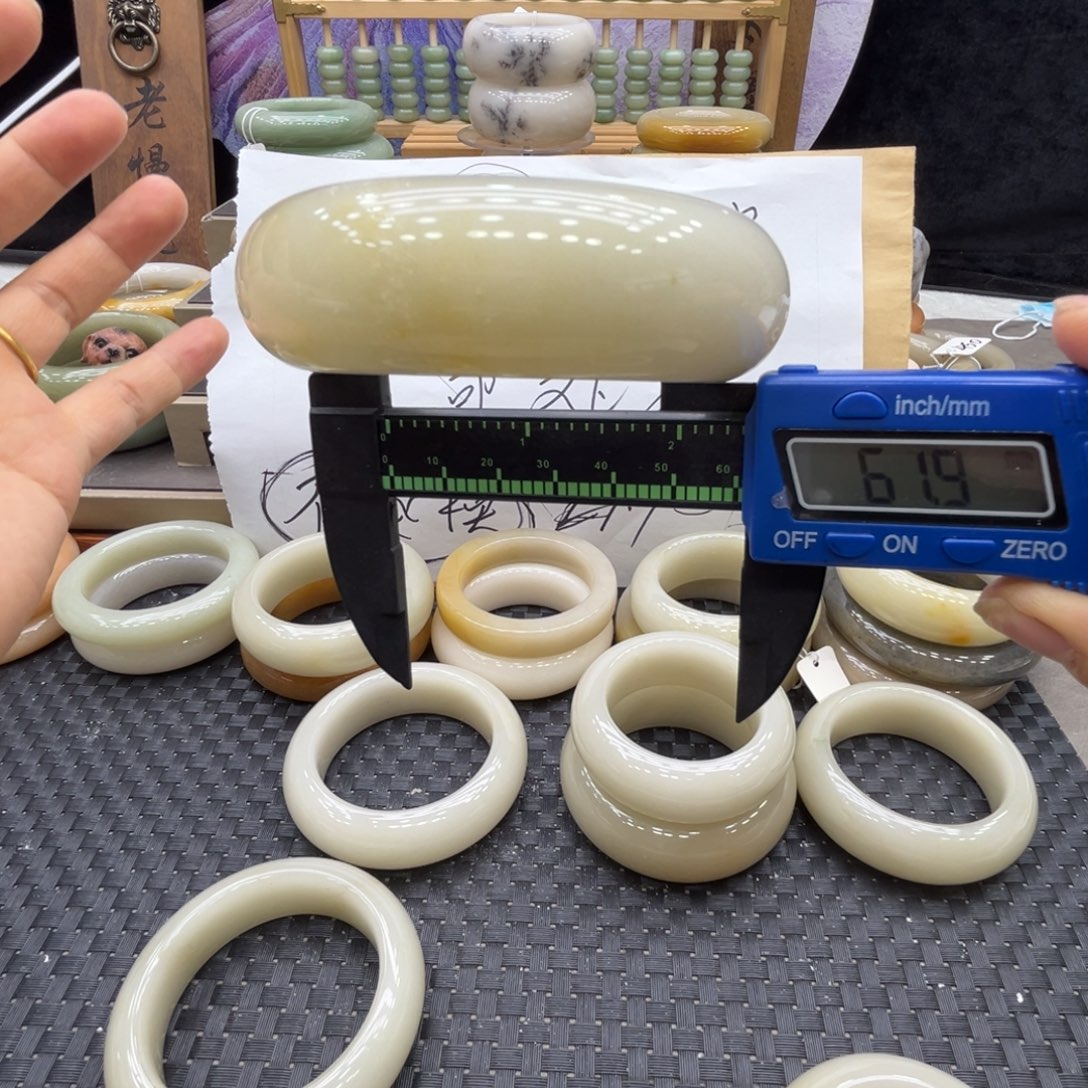 石英质玉未镶嵌手镯