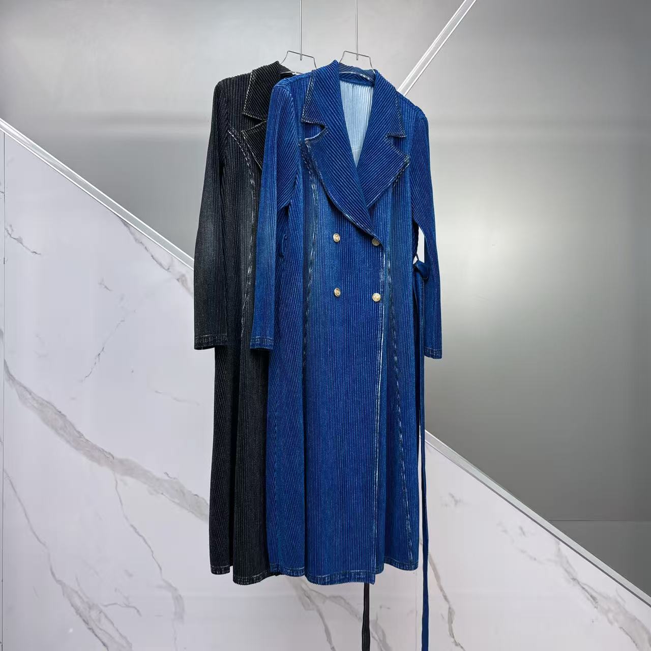 三宅依褶皱新款高定扎染水洗软牛仔风衣休闲时尚气质中长款外套