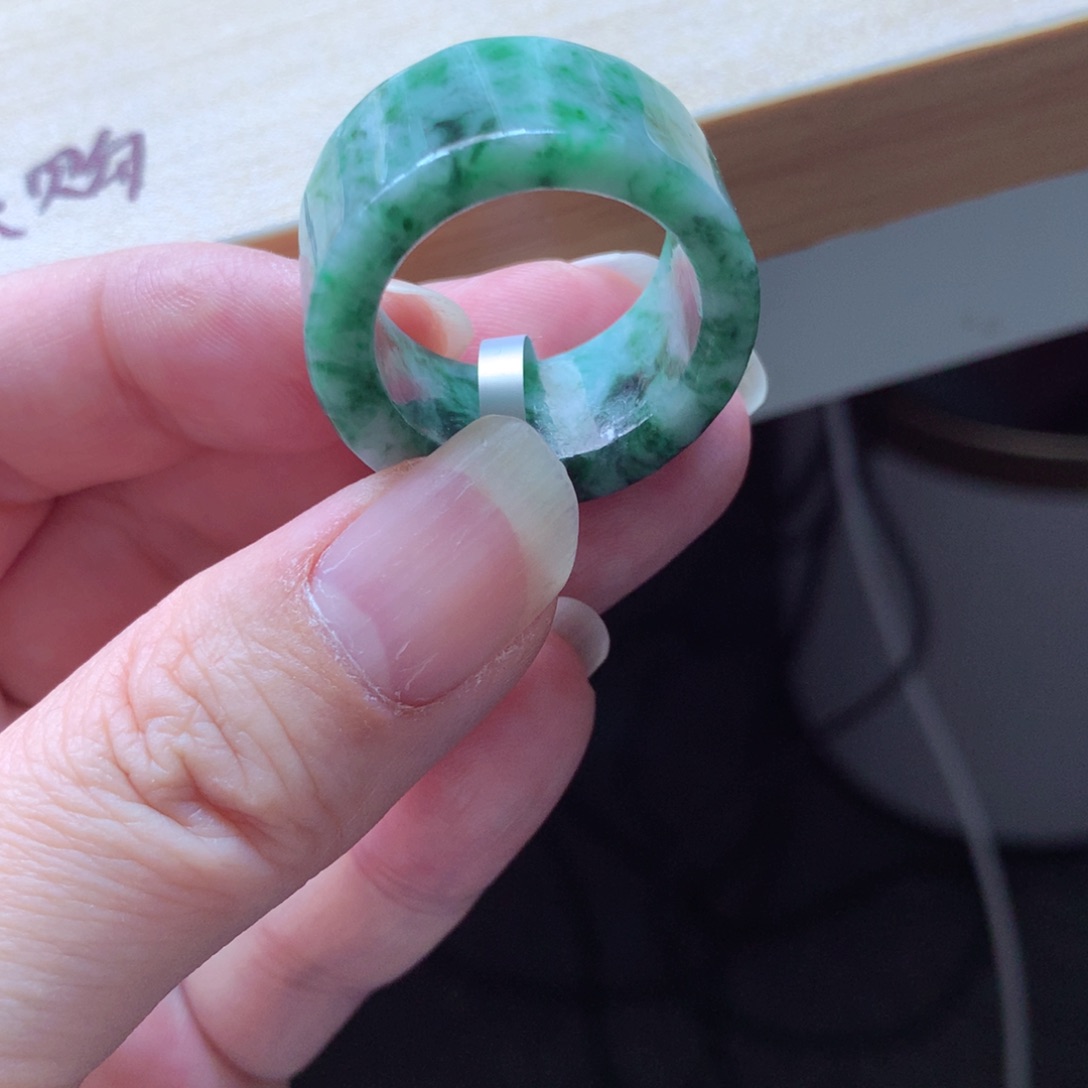 翡翠颈饰未镶嵌吊坠