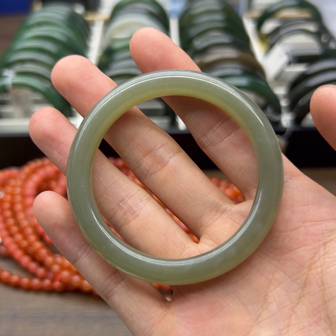 未镶嵌手镯和田玉51圈口791瑕